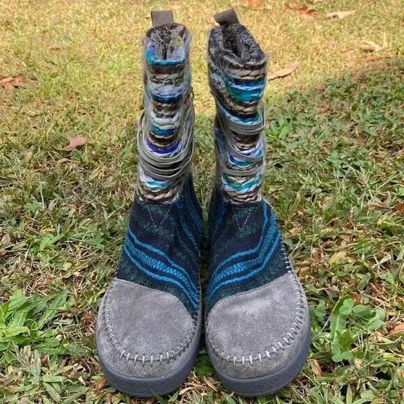 TOMS Nepal Moccasin Suede Knit Boots - Picture 2 of 11